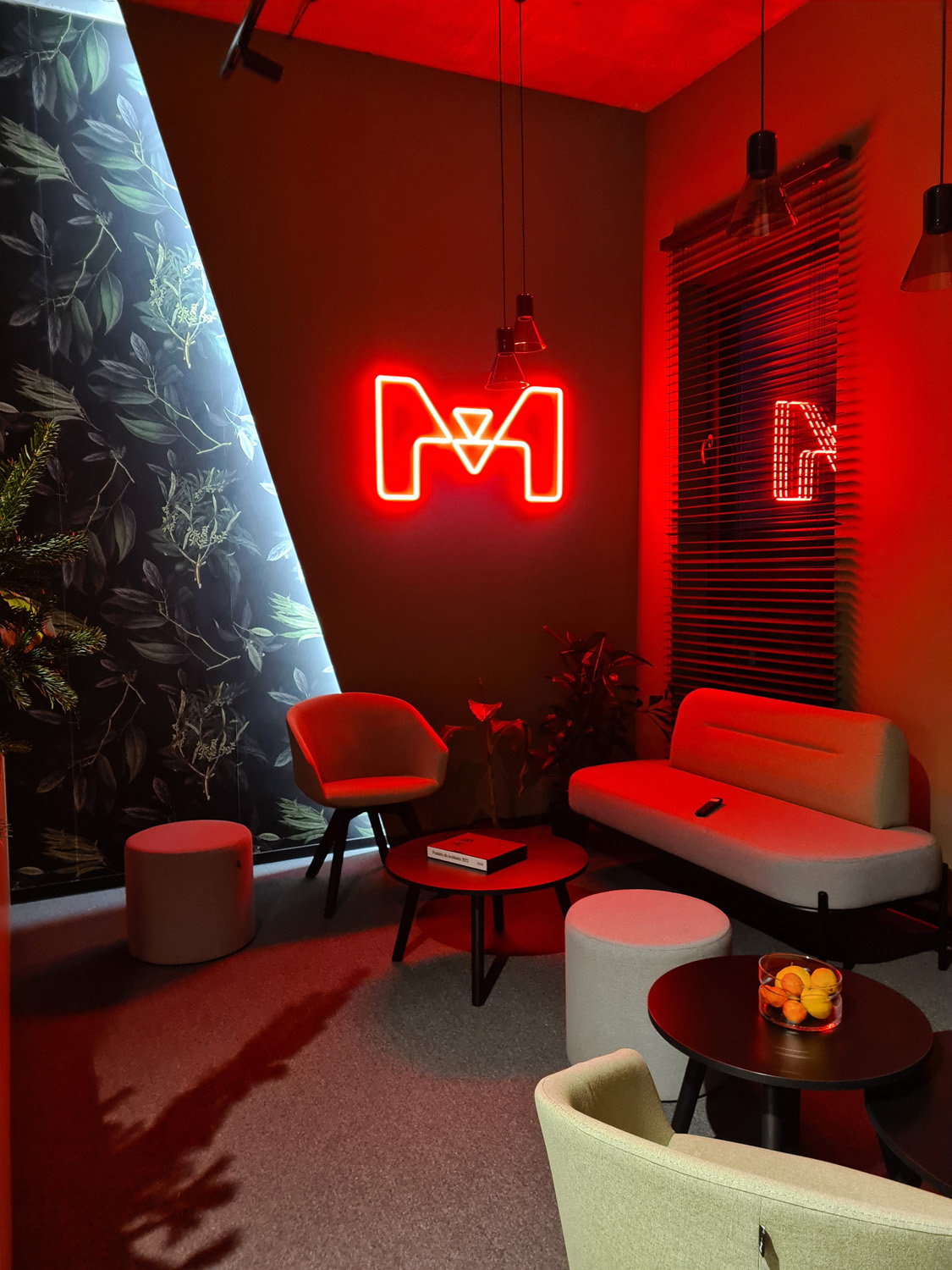 neon makowski.jpg